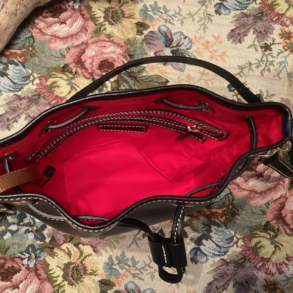 BLACK DOONEY & BOURKE SAFFIANO DRAWSTRING CROSSBODY NWT - Picture 6 of 11